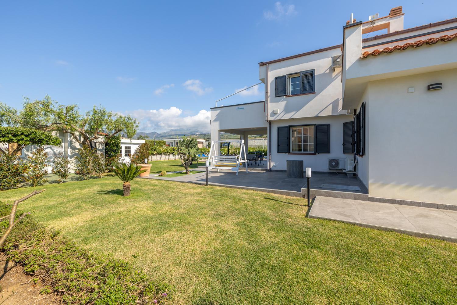 Sole Mare Deluxe Villa Кампофеличе ди Рокела Екстериор снимка