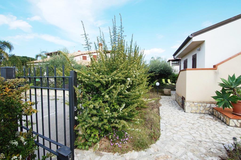 Sole Mare Deluxe Villa Кампофеличе ди Рокела Екстериор снимка